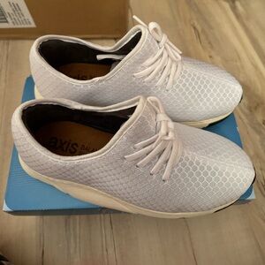 NIB Axis Balance Shoes Women’s in White Sz 5 1/2